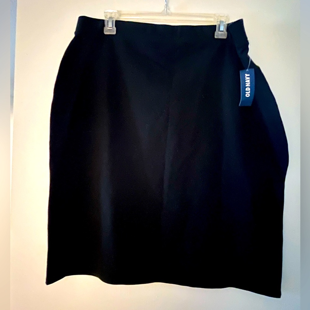 New with tags, old navy black skirt, mid length, size XL